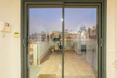 Plano de 2BR Penthouse with Terrace and City views
