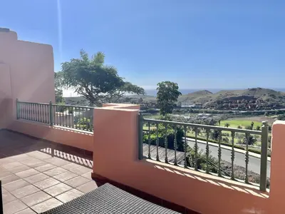 Vista general de una montaña o vista desde la villa