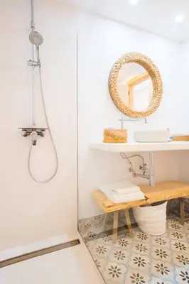 Un baño de Luxury Beach - Heated pool & Beachfront access
