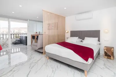 Cama o camas de una habitación en LOFT ON THE BEACH