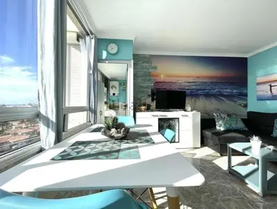 Una televisión o centro de entretenimiento en Traumhafte Wohnung mit Panoramablick und Pool by CASAS COCODRILO