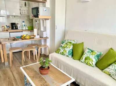 Una cocina o zona de cocina en Estudio Bahia Playa de las Canteras