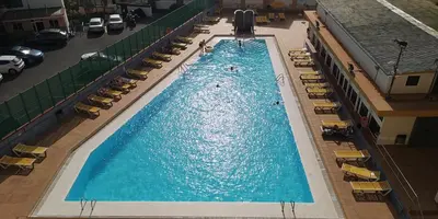 Piscina en o cerca de Top Studio in Las Arenas, 4 OG, seitlicher Meerblick, im Herzen von Playa del Ingles, Gran Canaria