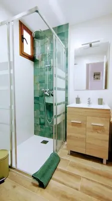 Un baño de Pink 430 by CASAS COCODRILO