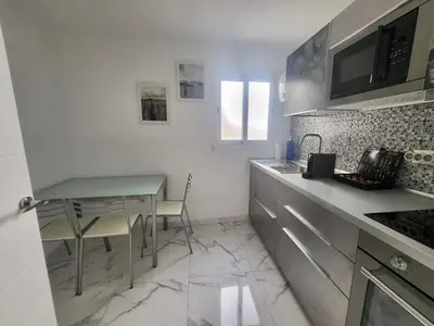 Una cocina o zona de cocina en New big flat with balcony 50mts away from beach Parking Optional