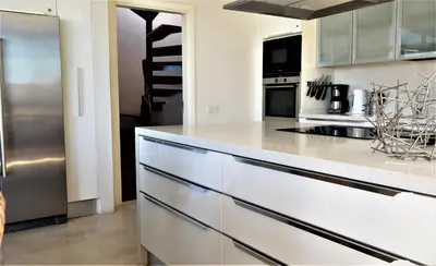 Una cocina o zona de cocina en VILLA DE LUXE 5***** golf - piscine chauffée - home cinéma - billard