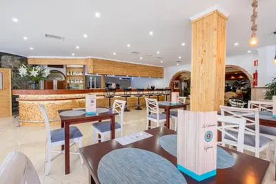 Un restaurante o sitio para comer en Hotel Concorde