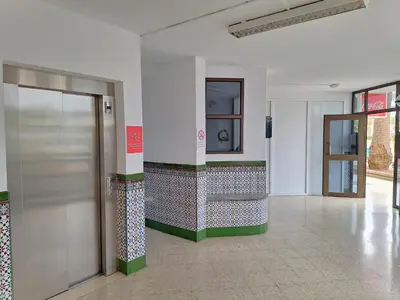 Plano de Stylish 2-Bedroom Apartment Yumbo