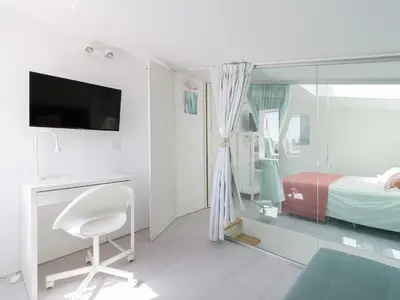 Cama o camas de una habitación en Aquarium Bungalow private jacuzzi, 3 bedrooms, AC and Bikes