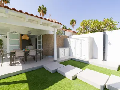 Jardín al aire libre en Aquarium Bungalow private jacuzzi, 3 bedrooms, AC and Bikes