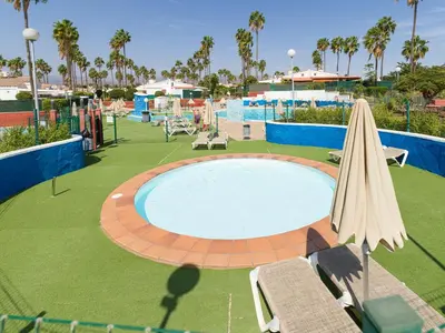 Piscina en o cerca de Aquarium Bungalow private jacuzzi, 3 bedrooms, AC and Bikes