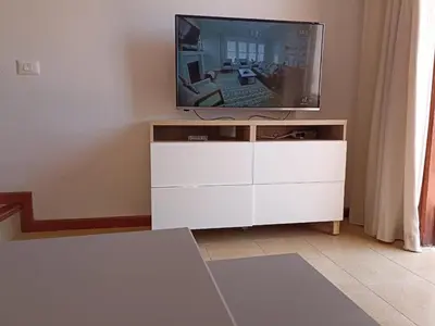 Una televisión o centro de entretenimiento en Casa Ilian Vibbecanarias Duplex en Maspalomas