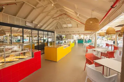 Un restaurante o sitio para comer en Abora Continental by Lopesan Hotels