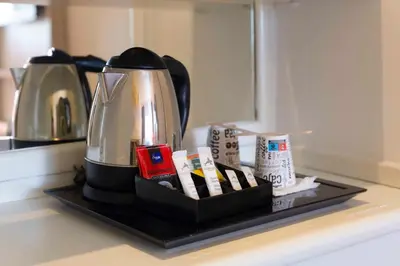 Utensilios para hacer té y café en Abora Continental by Lopesan Hotels