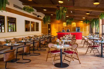 Un restaurante o sitio para comer en Corallium Dunamar by Lopesan Hotels - Adults Only