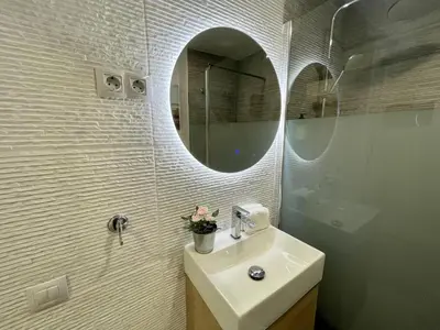 Un baño de Pretty pool view holiday home