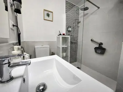 Un baño de Casa BIMBA Agaete con terraza y ducha exterior