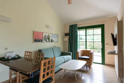 Zona de estar de Bungalows Cordial Sandy Golf