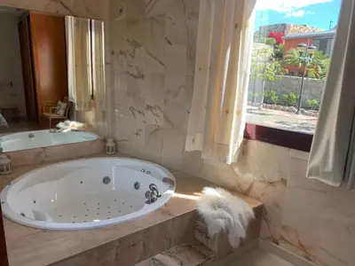 Un baño de Zen Villa Anfi Tauro Golf with private heated pool