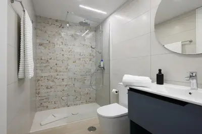 Un baño de RENOVADO APARTAMENTO 1º LINEA DE MAR