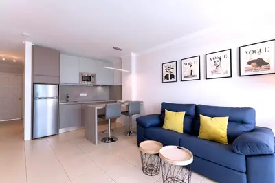 Una cocina o zona de cocina en Moon Dunes Apartment - by Yumbo Center - Playa del Ingles