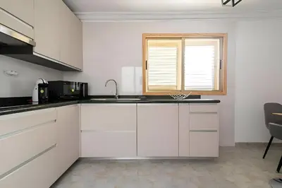 Una cocina o zona de cocina en Lovely house in Gran Canaria next to the airport