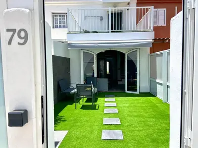 Jardín al aire libre en New Garden Solarium Bungalow