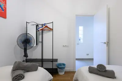 Cama o camas de una habitación en HJS Plaza Suites Apartments I