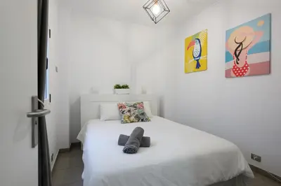 Cama o camas de una habitación en HJS Plaza Suites Apartments I