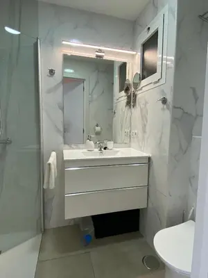 Un baño de Studio with Small Balcony