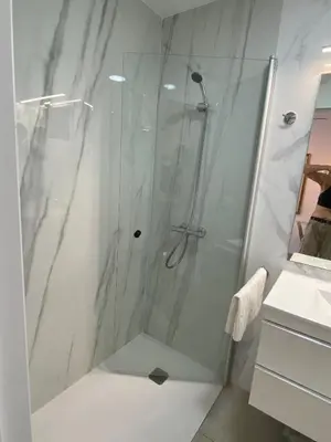 Un baño de Studio with Small Balcony