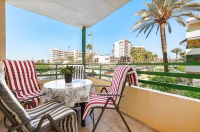 Un balcón o terraza de Apartamento Tropical en playa del inglés